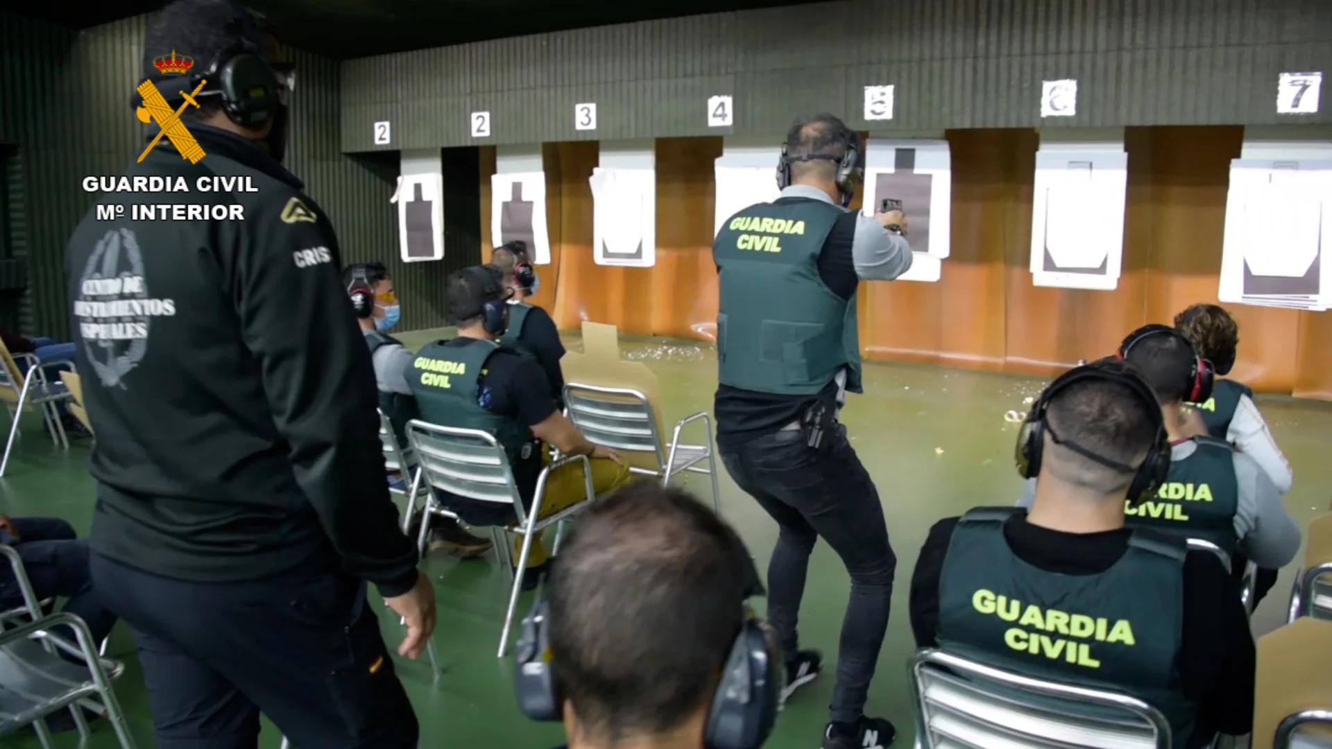 La reaccin armada dentro de un avin presenta unas determinadas particularidades que conocen bien en la UNESEV. (Guardia Civil)